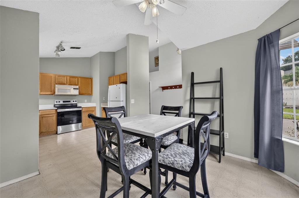 13637 SPRINGTIDE COURT, ORLANDO, FL — photo 5 of 17
