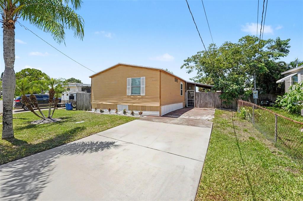 739 DRIFTWOOD LANE