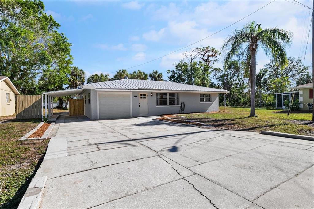 6243 CARLTON AVENUE, SARASOTA, FL — photo 2 of 30