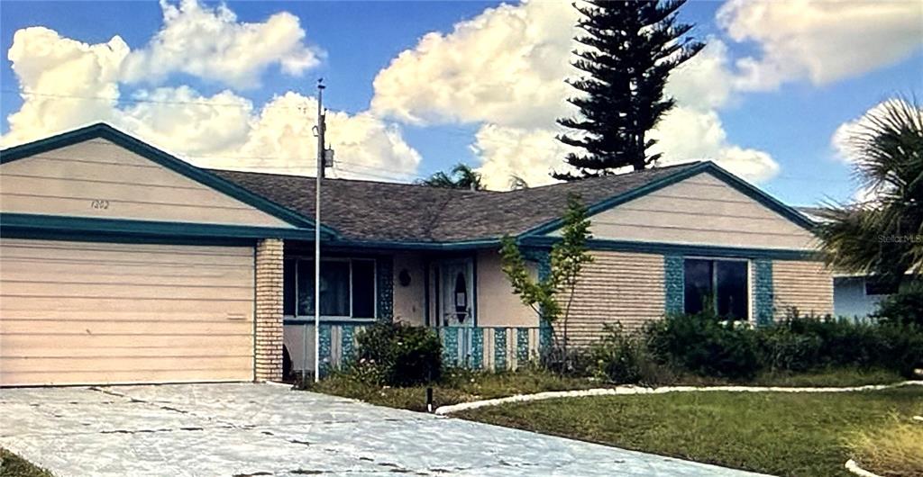 1202 DESERT HILLS DRIVE