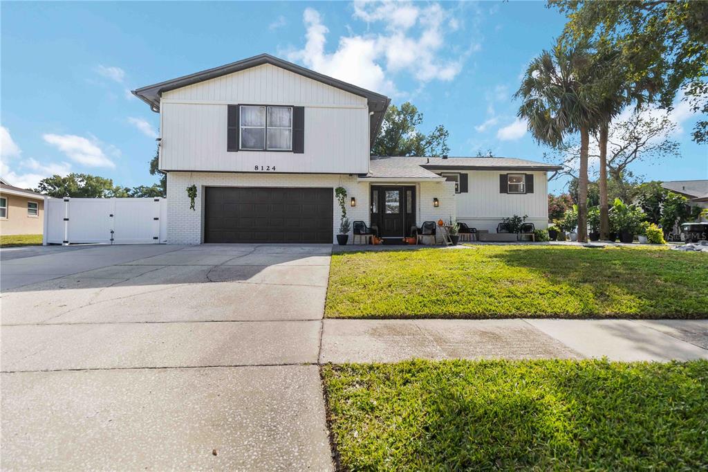8124 LAUREL TREE DRIVE