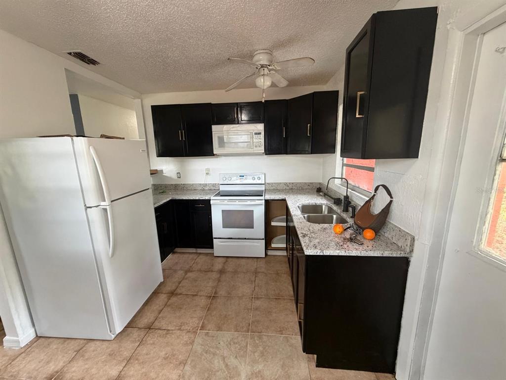 621 LINCOLN AVENUE, TARPON SPRINGS, FL — photo 3 of 7