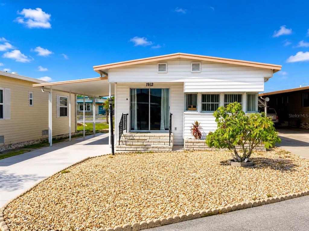 1912 IOWA AVENUE