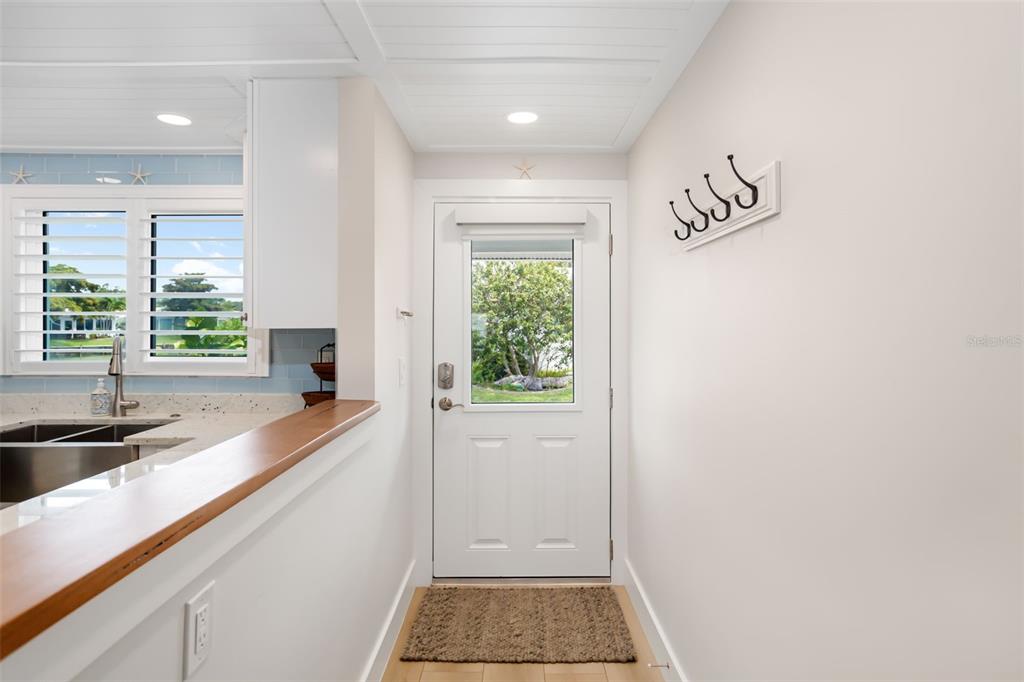 546 SPANISH DRIVE S, LONGBOAT KEY, FL — photo 3 of 30