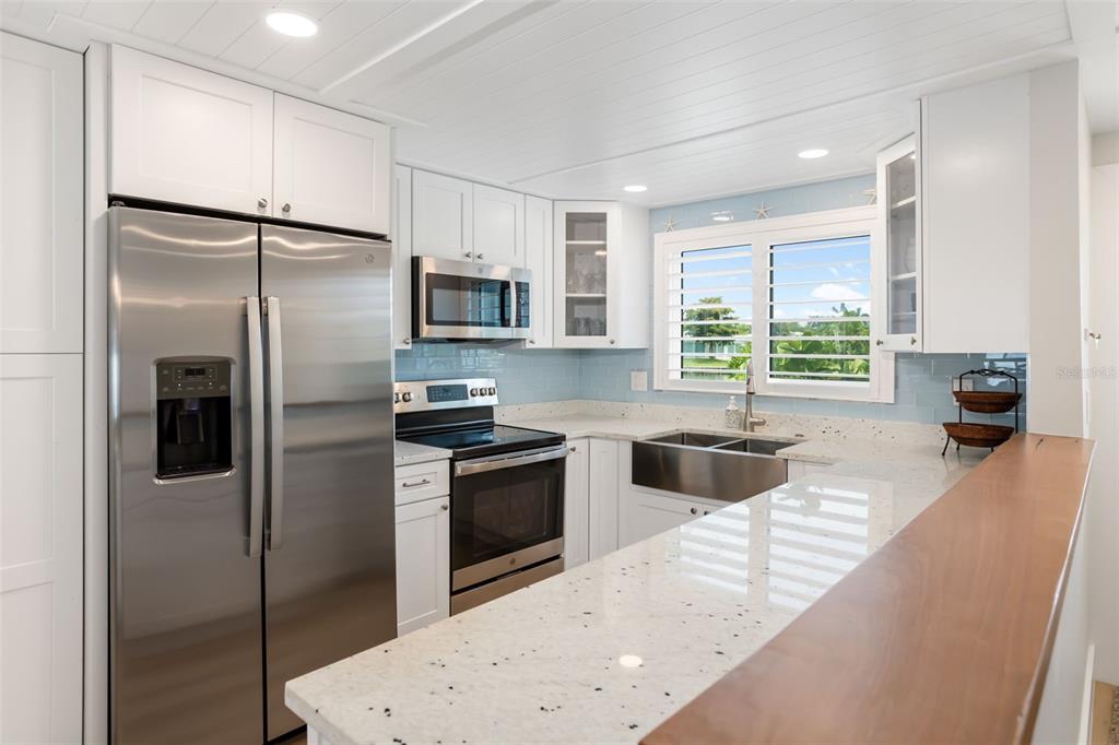546 SPANISH DRIVE S, LONGBOAT KEY, FL — photo 5 of 30