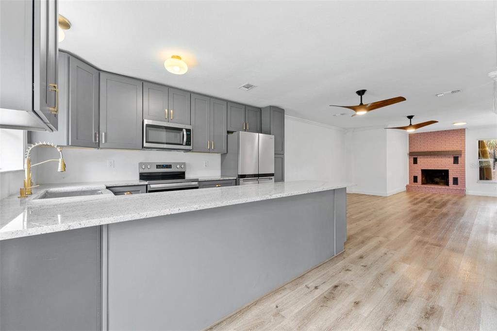 7327 WINCHESTER DRIVE, TAMPA, FL — photo 4 of 30