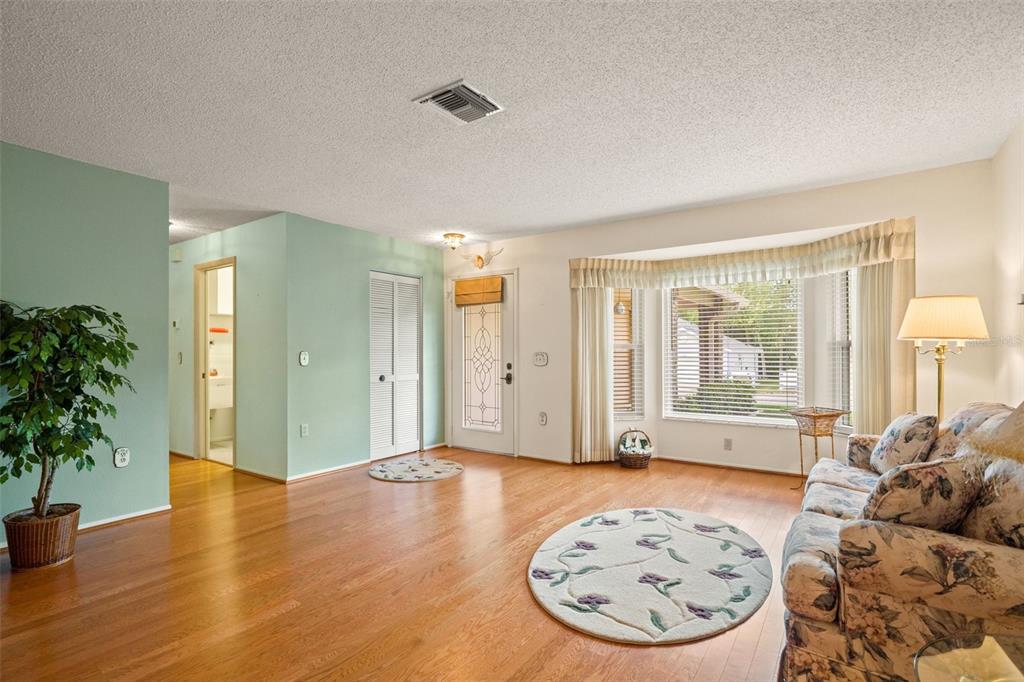 2192 CARRIAGE LANE