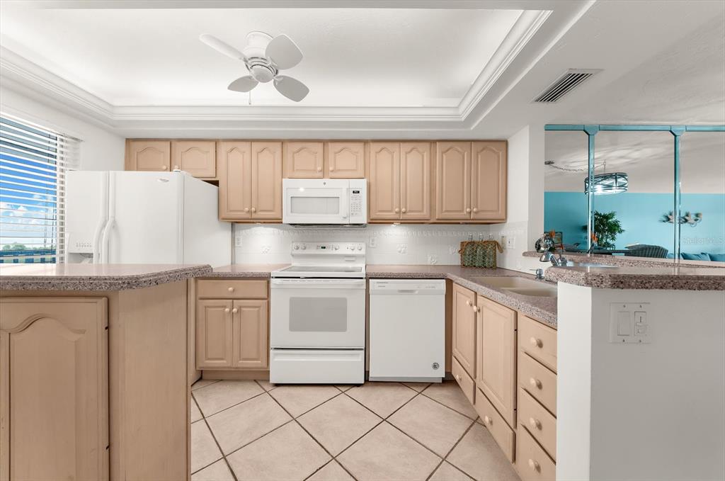 8911 MIDNIGHT PASS ROAD UNIT 511, SARASOTA, FL — photo 5 of 30