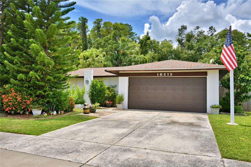16212 OAKMANOR DR