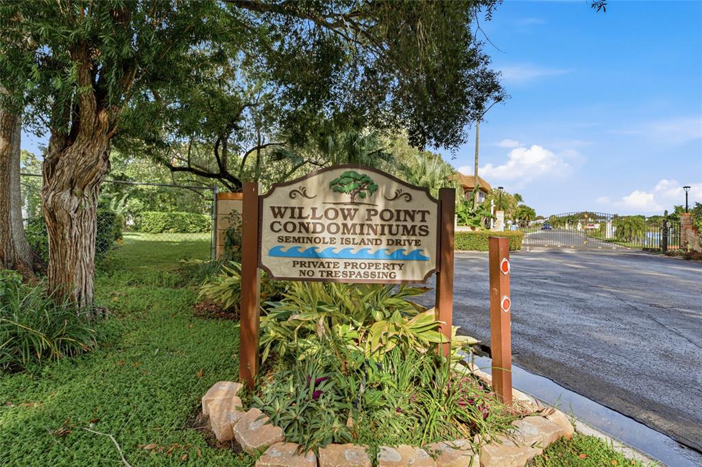 10142 SEMINOLE ISLAND DRIVE, LARGO, FL — photo 5 of 30