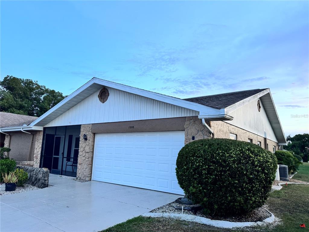 1008 YELLOWBIRD PLACE, SUN CITY CENTER, FL — photo 2 of 30