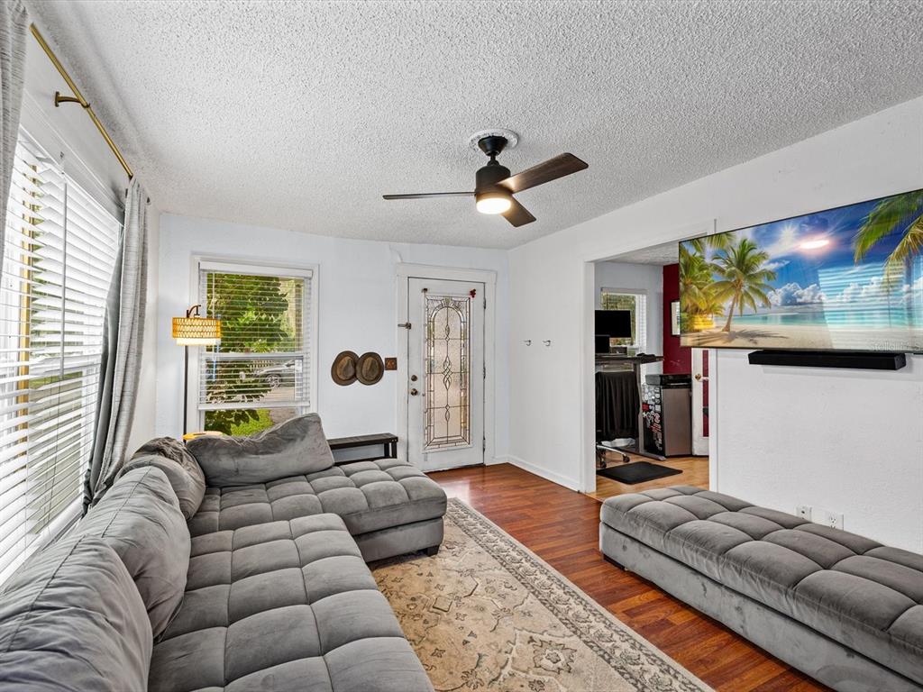 910 E ESKIMO AVENUE, TAMPA, FL — photo 4 of 30