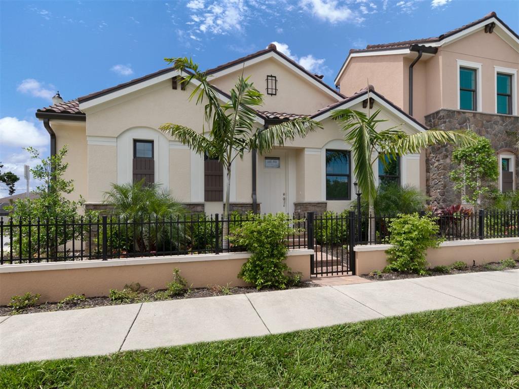 938 E VENICE AVENUE