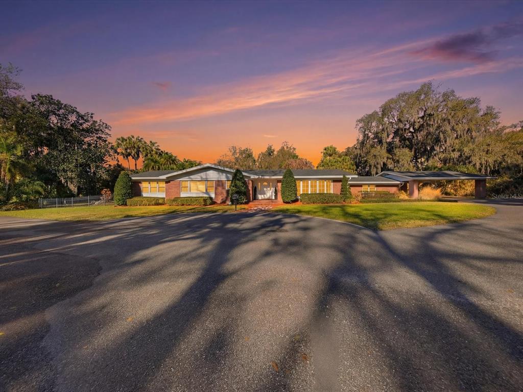 1312 COLLINS LANE