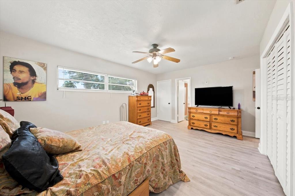 3002 W MARLIN AVENUE, TAMPA, FL — photo 4 of 30