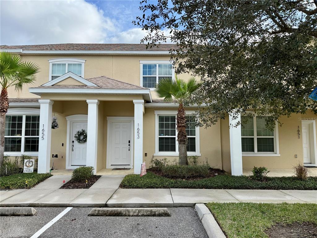 1653 RETREAT CIRCLE