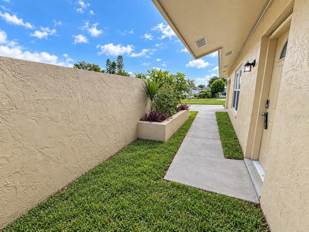 902 W SHANNON COURT, VENICE, FL — photo 2 of 31
