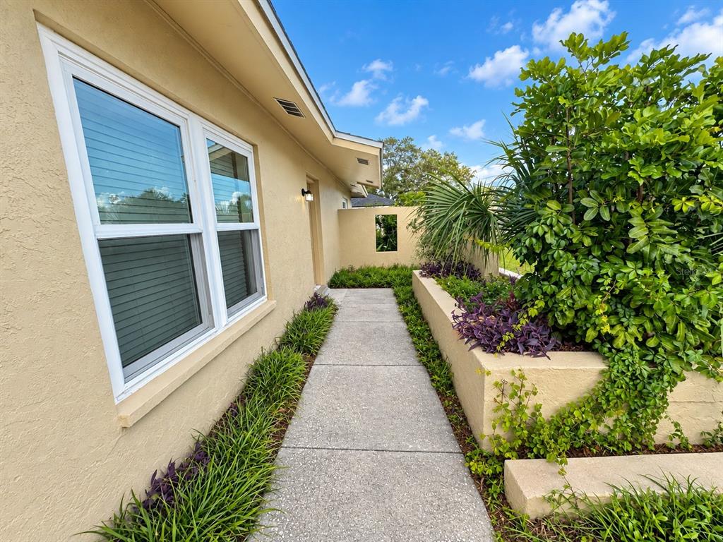 902 W SHANNON COURT, VENICE, FL — photo 3 of 31
