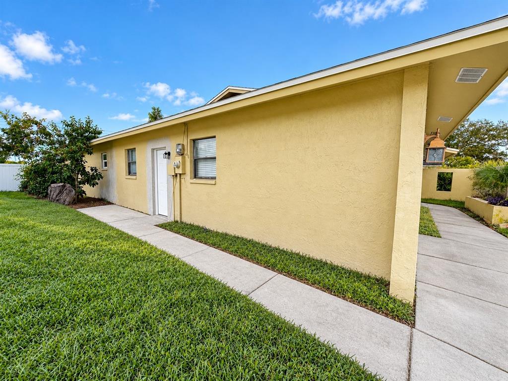902 W SHANNON COURT, VENICE, FL — photo 4 of 31