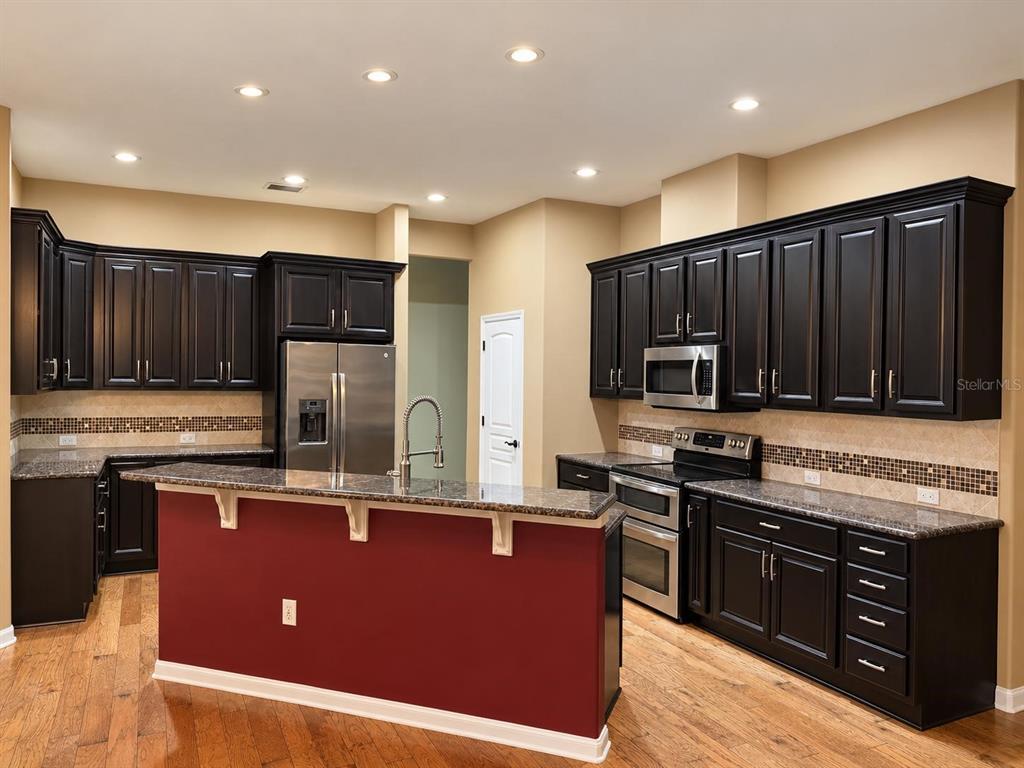 8718 SW 8TH PLACE, GAINESVILLE, FL — photo 4 of 30