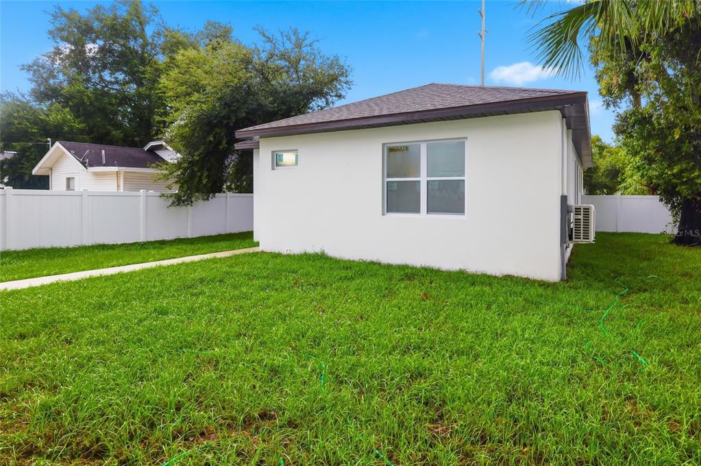 926 11TH AVENUE S, ST PETERSBURG, FL — photo 5 of 41