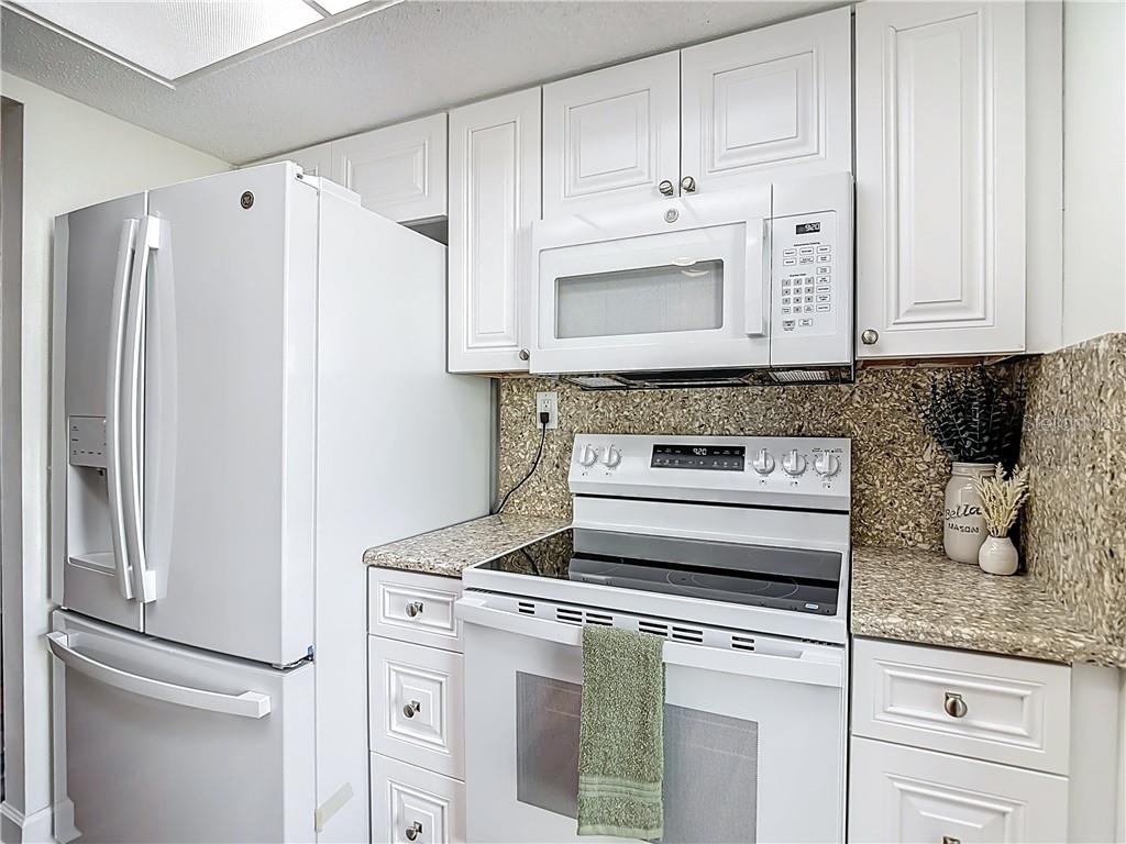 11268 W Bayshore DRIVE, CRYSTAL RIVER, FL — photo 5 of 30