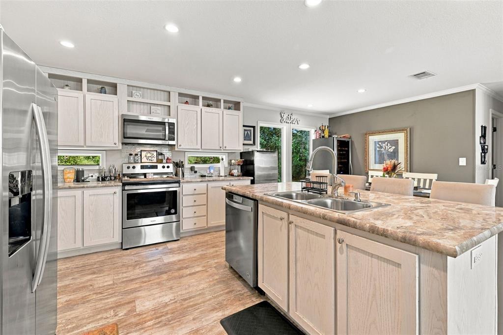 15247 LOMA AVENUE, SPRING HILL, FL — photo 4 of 30