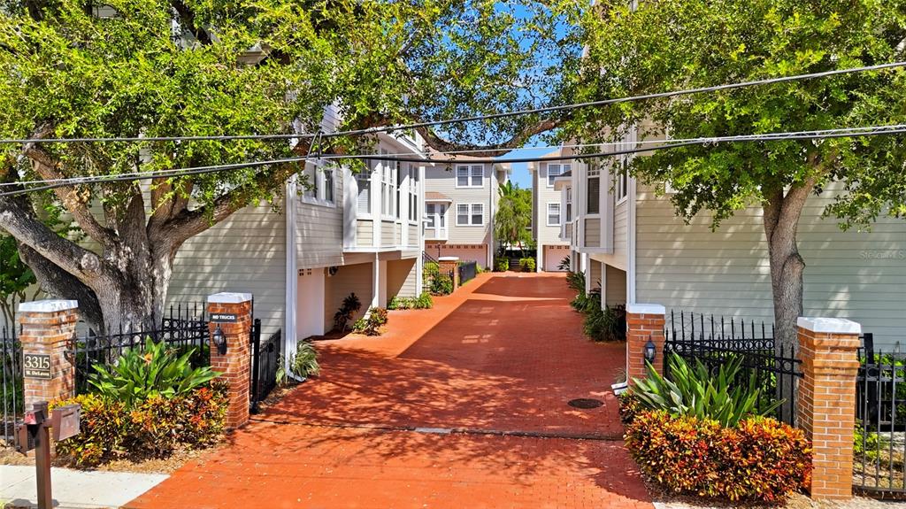 3315 W DE LEON STREET UNIT 18, TAMPA, FL — photo 2 of 30