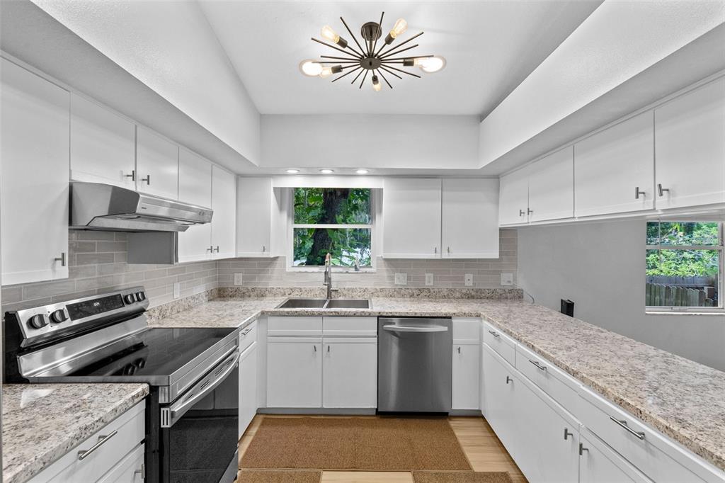 2982 KNOWLES BOULEVARD, KISSIMMEE, FL — photo 4 of 30