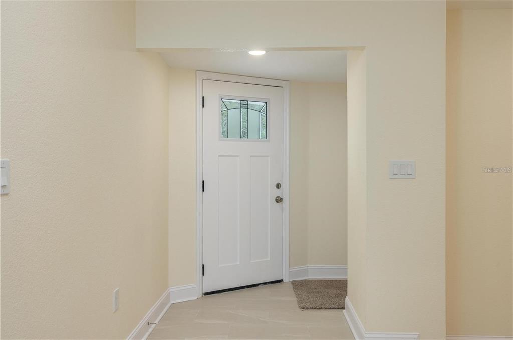 407 PRINCESS PLACE, LAKELAND, FL — photo 3 of 32