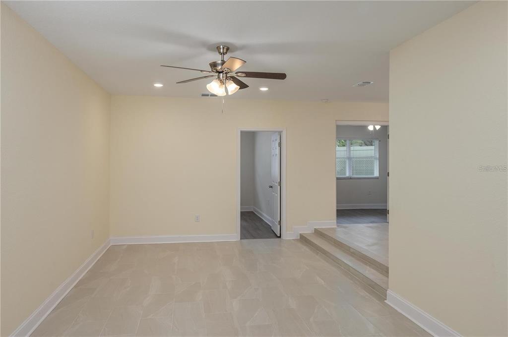 407 PRINCESS PLACE, LAKELAND, FL — photo 4 of 32