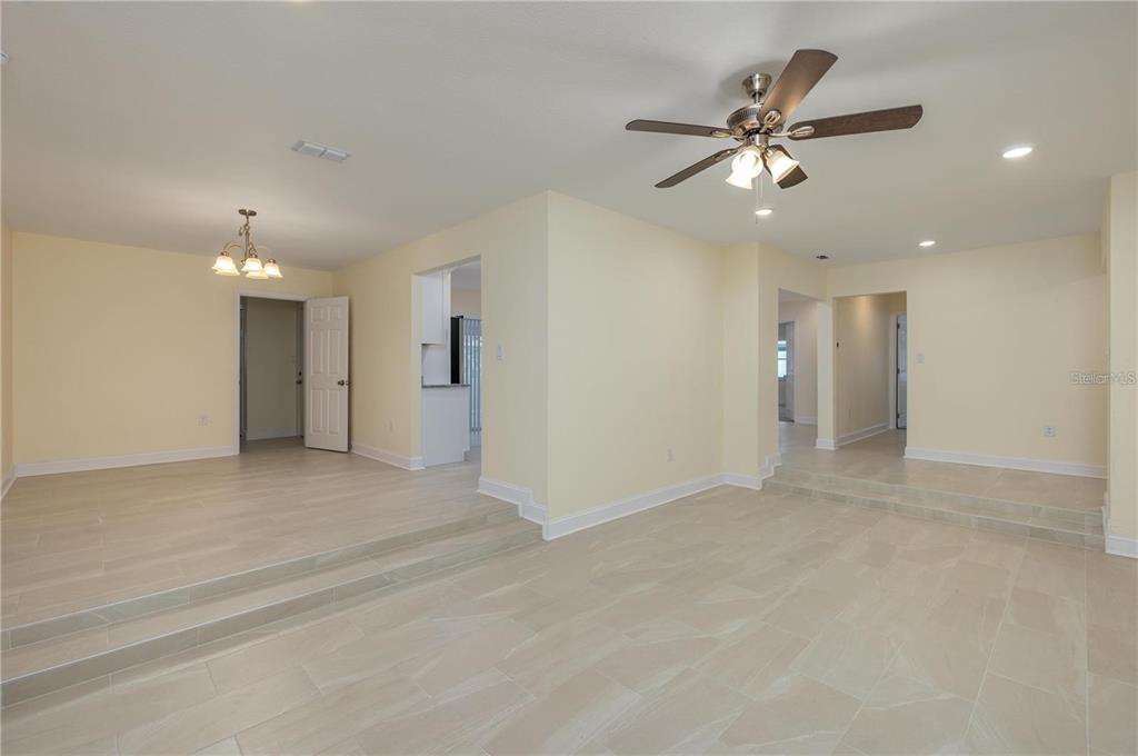 407 PRINCESS PLACE, LAKELAND, FL — photo 5 of 32