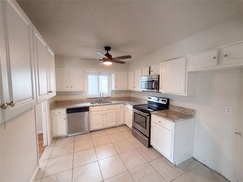 4610 DEVON AVENUE, LAKELAND, FL — photo 2 of 19