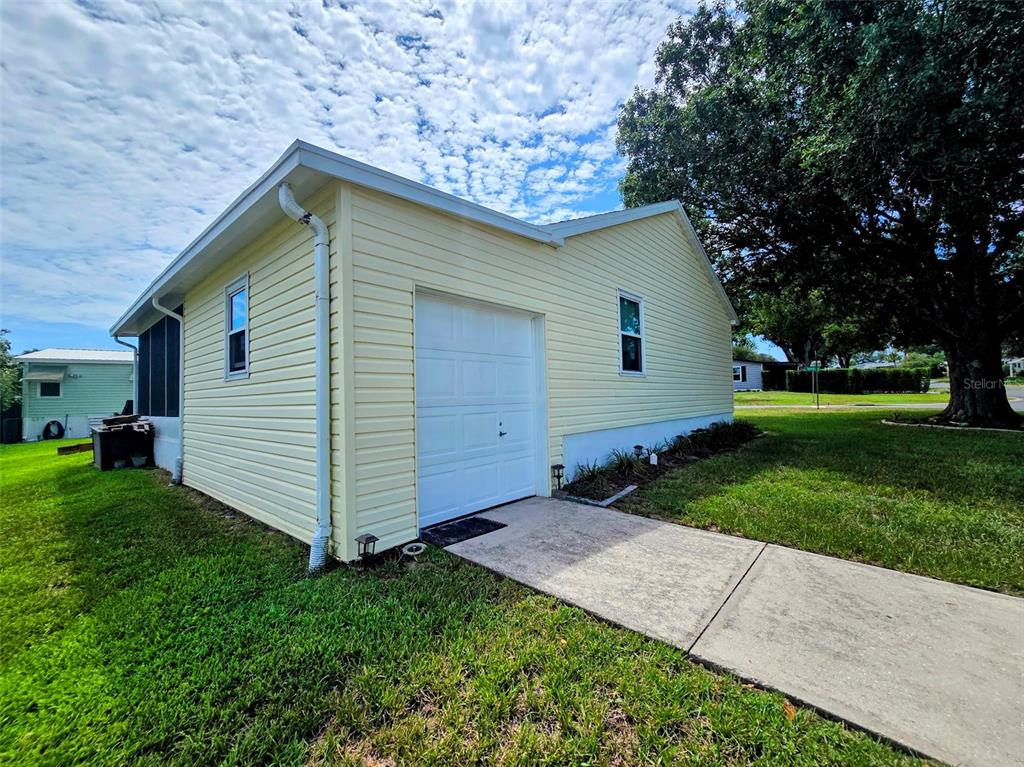 1223 TARPON LANE, LADY LAKE, FL — photo 3 of 27