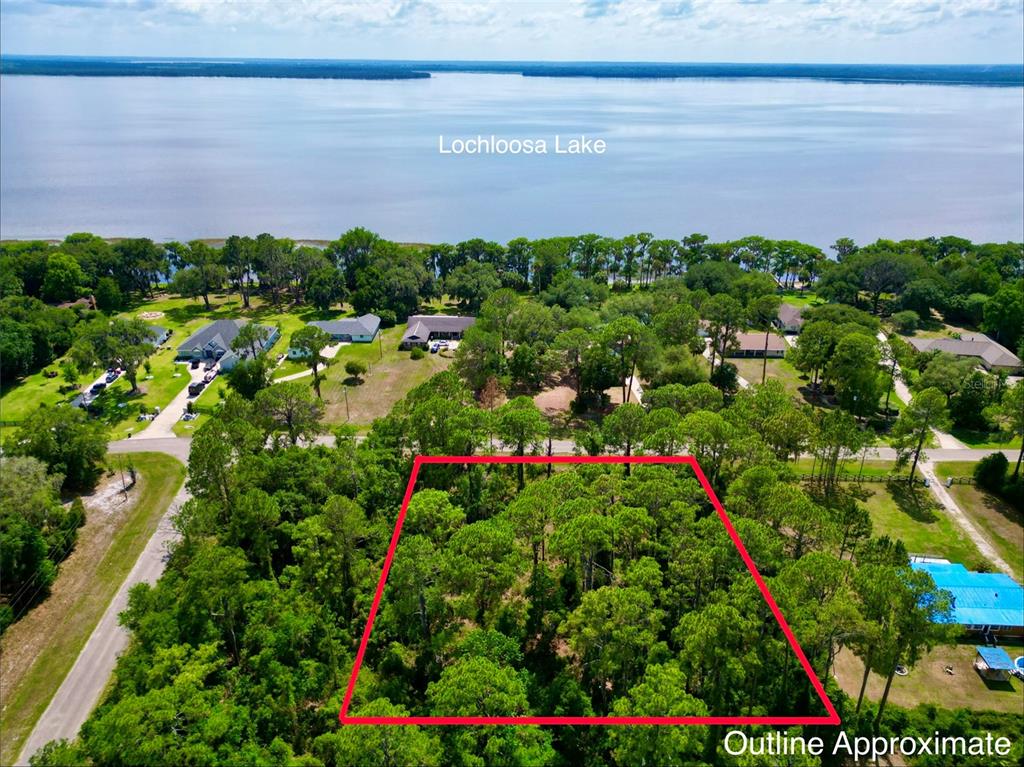 An aerial view shows a wooded lot outlined in red near Lochloosa Lake — 14211 SE 201ST TERRACE, HAWTHORNE, FL
