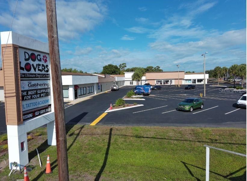 An exterior view of a commercial strip mall with a large sign in the foreground — 39920 US HIGHWAY 19 N UNIT 39920, TARPON SPRINGS, FL