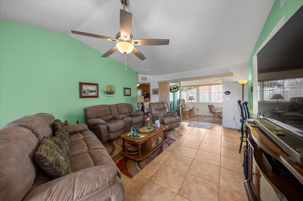 8612 SW 61ST COURT, OCALA, FL — photo 5 of 19