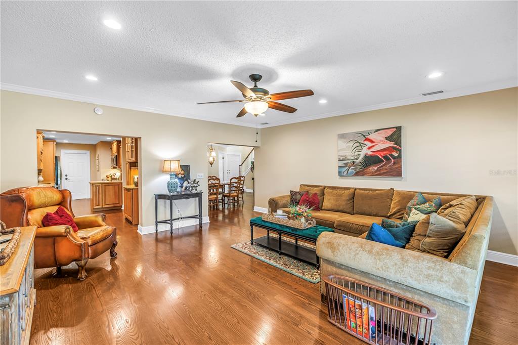 868 GLADES COURT NE, ST PETERSBURG, FL — photo 5 of 53
