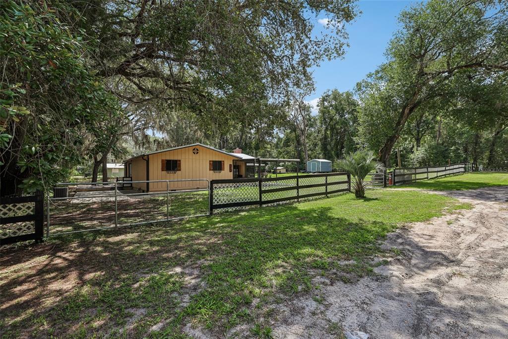 212 DOGWOOD DRIVE, INTERLACHEN, FL — photo 4 of 30