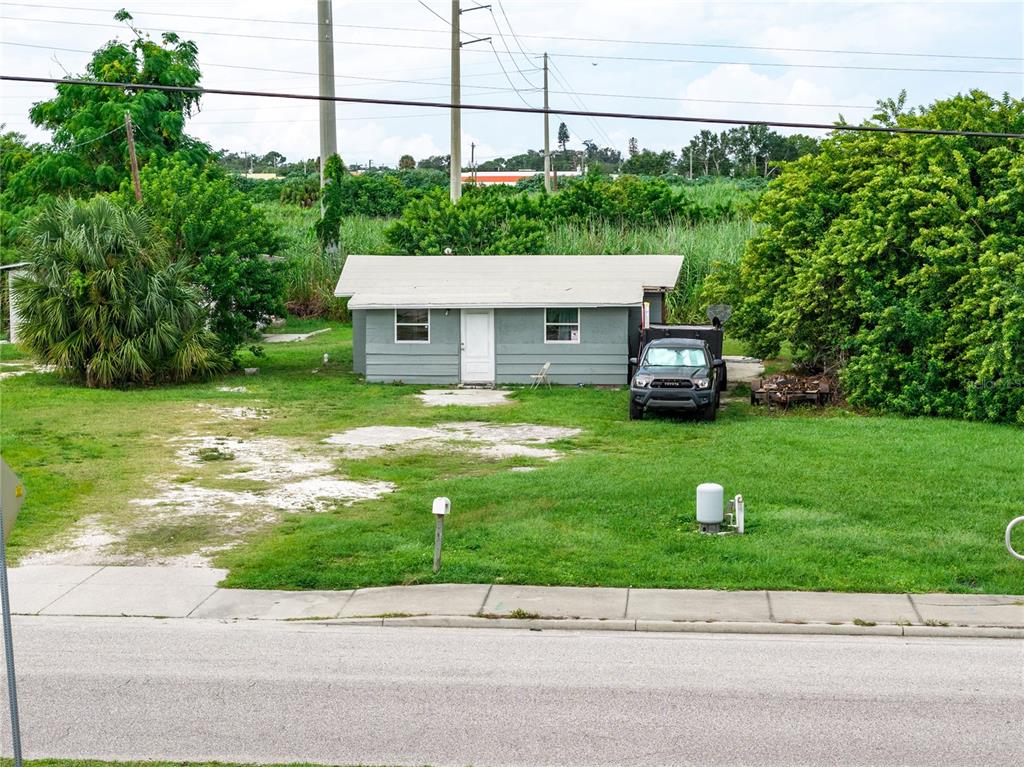 2305 MANGO AVENUE, SARASOTA, FL — photo 2 of 17
