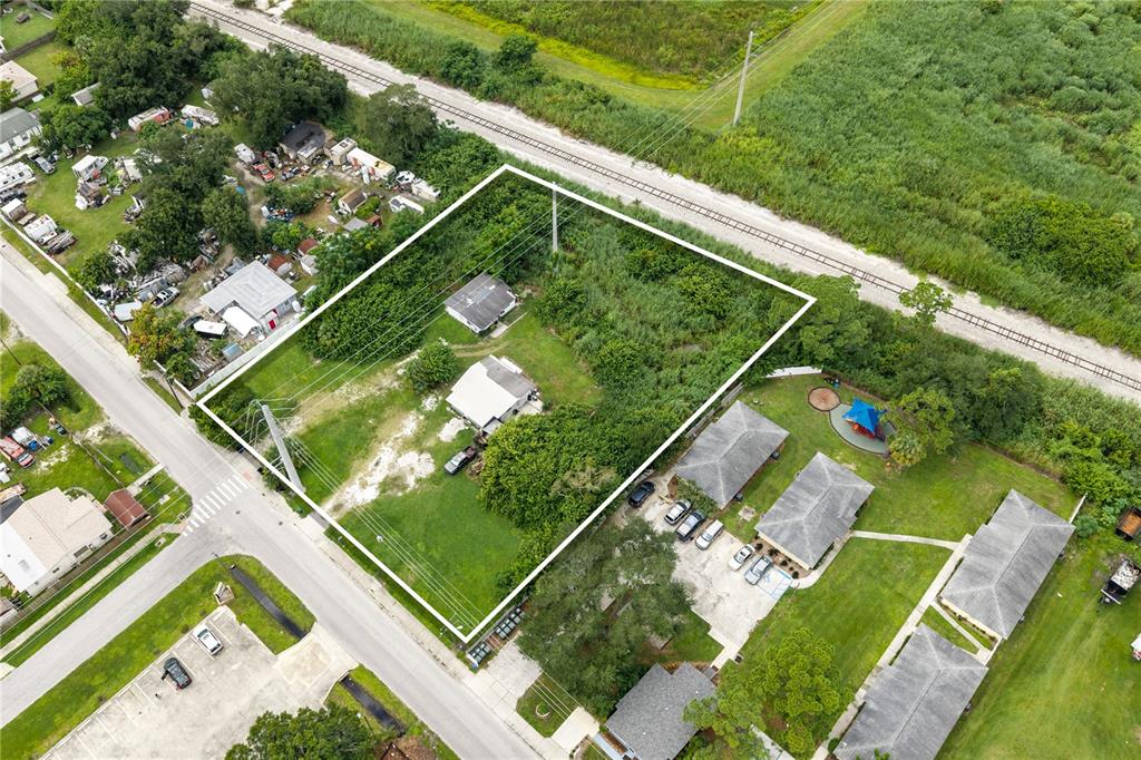 2305 MANGO AVENUE, SARASOTA, FL — photo 4 of 17