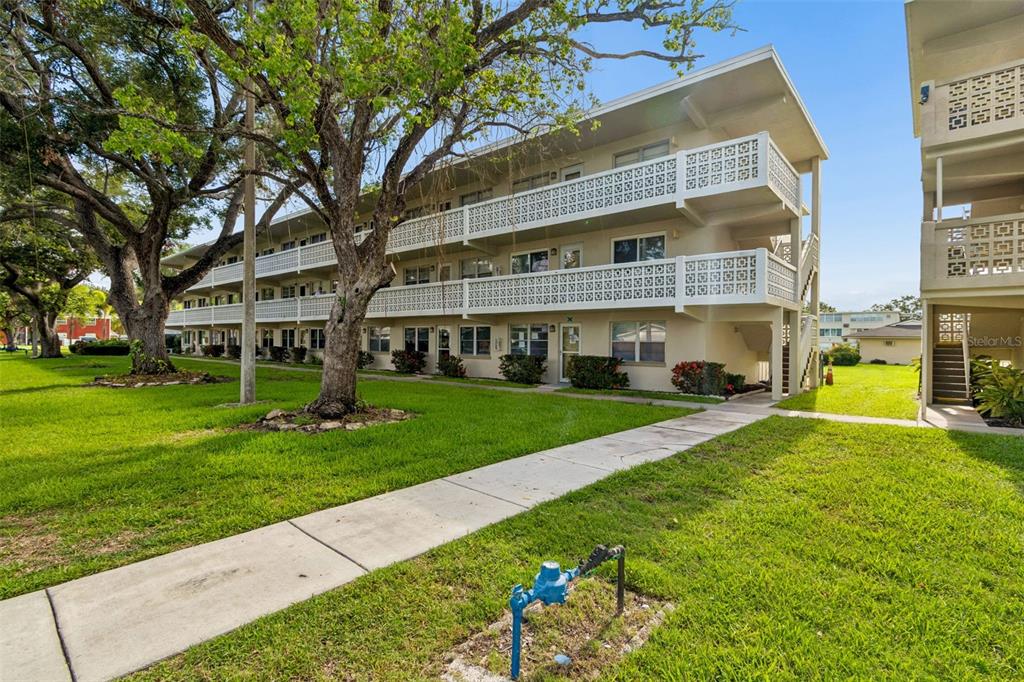 8101 11TH STREET N UNIT 125