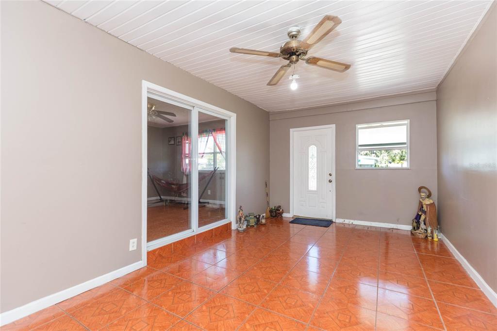 4416 W TRILBY AVENUE, TAMPA, FL — photo 4 of 30