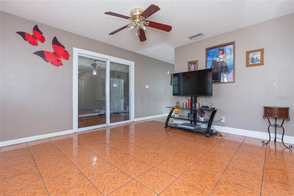 4416 W TRILBY AVENUE, TAMPA, FL — photo 5 of 30