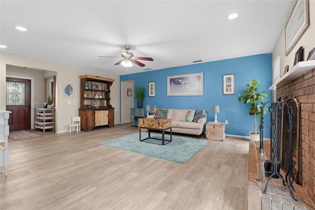 2112 S BRINK AVENUE, SARASOTA, FL — photo 3 of 30