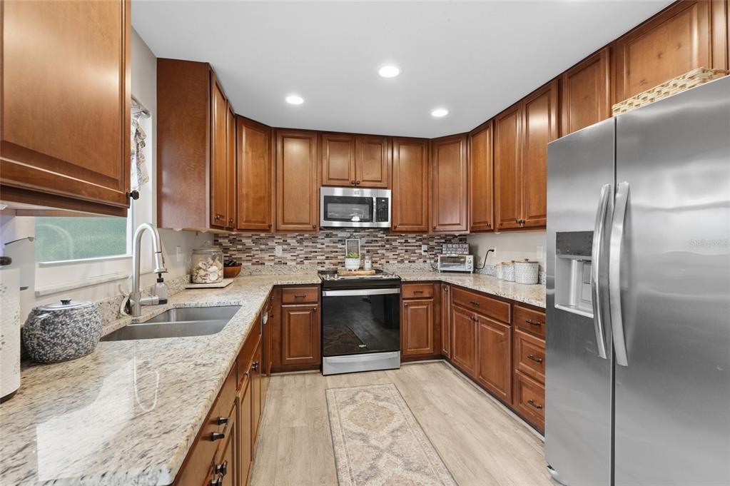 2112 S BRINK AVENUE, SARASOTA, FL — photo 5 of 30