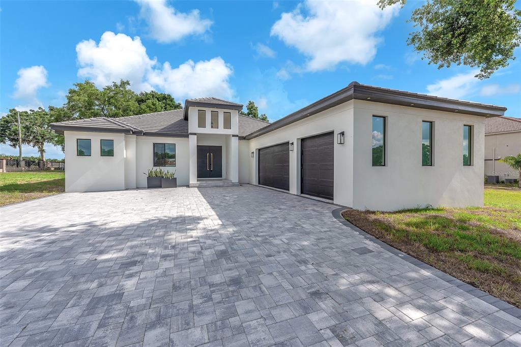 11921 FORT KING HIGHWAY, THONOTOSASSA, FL — photo 3 of 30