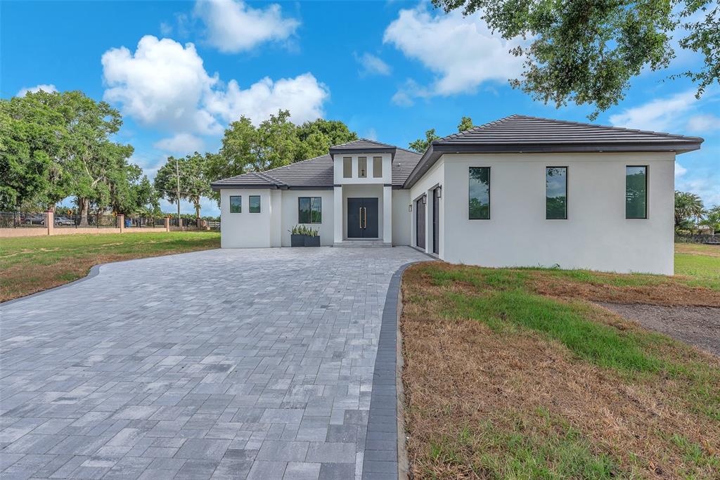 11921 FORT KING HIGHWAY, THONOTOSASSA, FL — photo 4 of 30