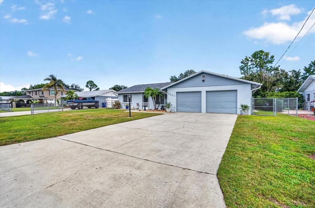 5503 18TH AVENUE E, BRADENTON, FL — photo 3 of 30