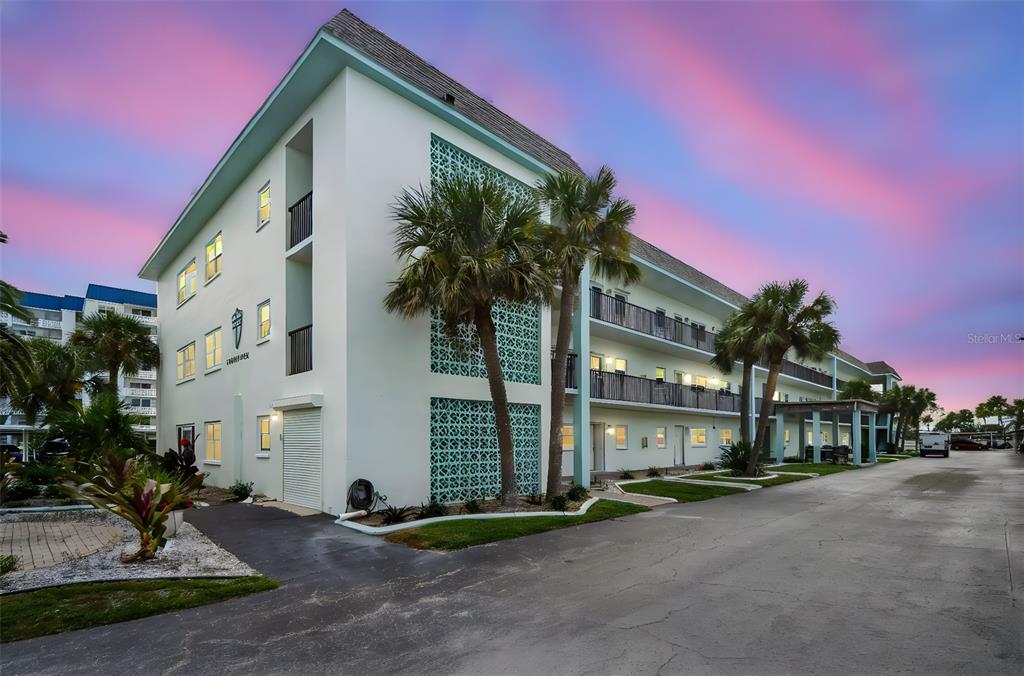 8 GLENCOE PLACE UNIT 307